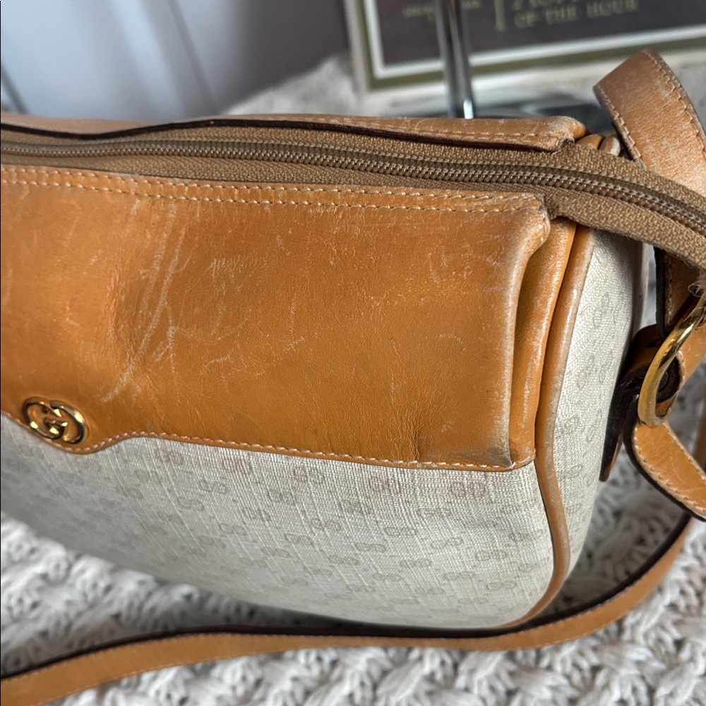 Authenticated Vintage Gucci Micro GG Bag - Picture 5 of 17
